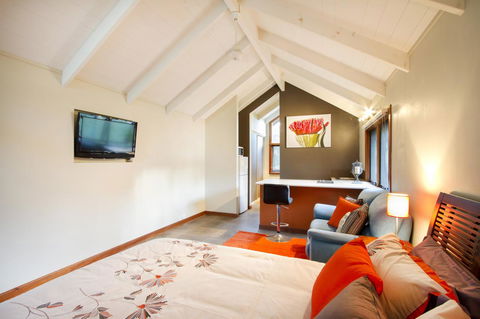 Airlie Beach Eco Cabins - Adults Only - Accommodation Perth 9