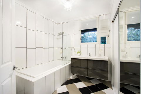 Airlie Beach Eco Cabins - Adults Only - Accommodation Perth 35