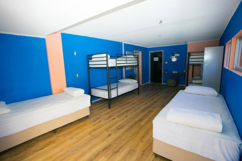 Rainbow Bay Backpackers - Perth Resorts 13