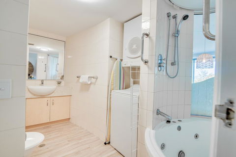 Grand Palais Boolarong Beachside Apartments - Accommodation Perth 5