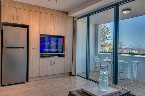 Grand Palais Boolarong Beachside Apartments - Accommodation Perth 7