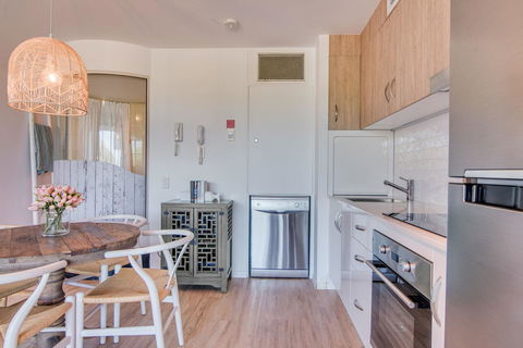 Grand Palais Boolarong Beachside Apartments - Accommodation Perth 6