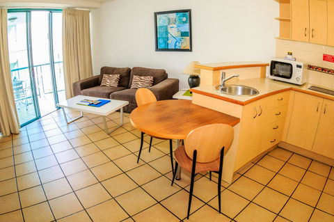 Grand Palais Boolarong Beachside Apartments - Accommodation Perth 17