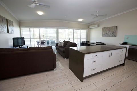 Mariners North Holiday Apartments - Accommodation Perth 28