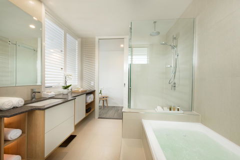 Heart Hotel And Gallery Whitsundays - Accommodation Perth 1