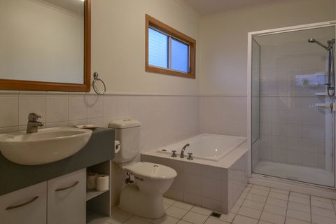 Bella Vista On Nara Pets Welcome - Accommodation Perth 16