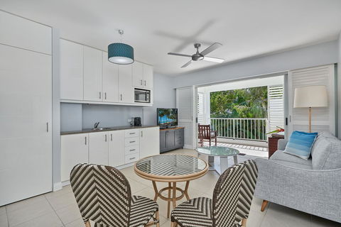 Palm Cove Paradise - Couples Spa Beach Getaway - Perth Resorts 0
