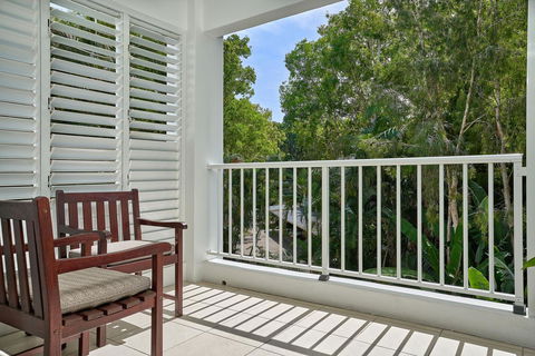 Palm Cove Paradise - Couples Spa Beach Getaway - Perth Resorts 10