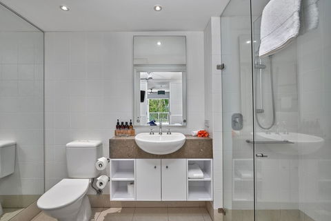 Palm Cove Paradise - Couples Spa Beach Getaway - Perth Resorts 5