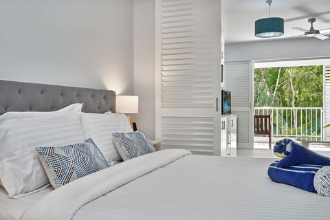 Palm Cove Paradise - Couples Spa Beach Getaway - Perth Resorts 7