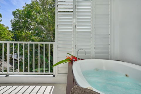 Palm Cove Paradise - Couples Spa Beach Getaway - Perth Resorts 3