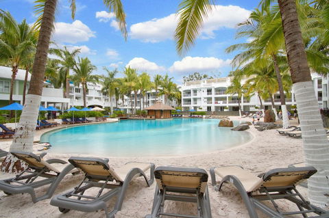 Palm Cove Paradise - Couples Spa Beach Getaway - Perth Resorts 15