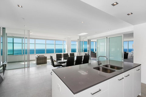 Q1 Resort & Spa - Official - Perth Resorts 29