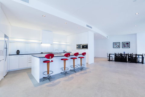 Q1 Resort & Spa - Official - Perth Resorts 24