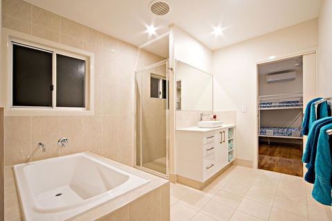 Whitsunday Luxury Homes - Accommodation Perth 24