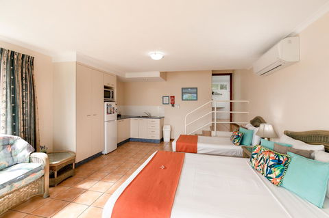 Sunlit Waters Studio Apartments - Accommodation Perth 41