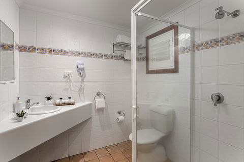 Sunlit Waters Studio Apartments - Accommodation Perth 11