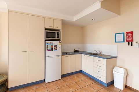 Sunlit Waters Studio Apartments - Accommodation Perth 40