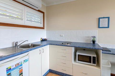 Sunlit Waters Studio Apartments - Accommodation Perth 12