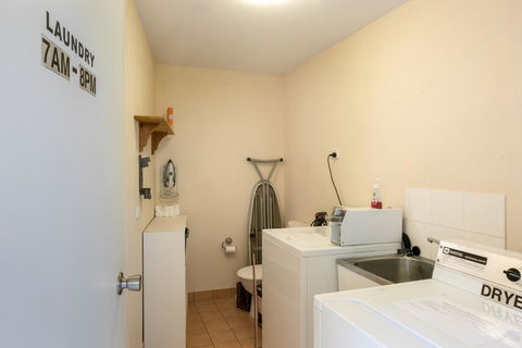 Sunlit Waters Studio Apartments - Accommodation Perth 9