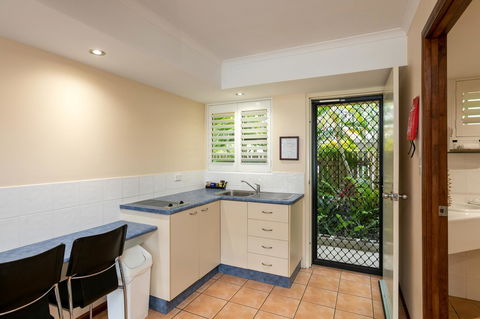 Sunlit Waters Studio Apartments - Accommodation Perth 27