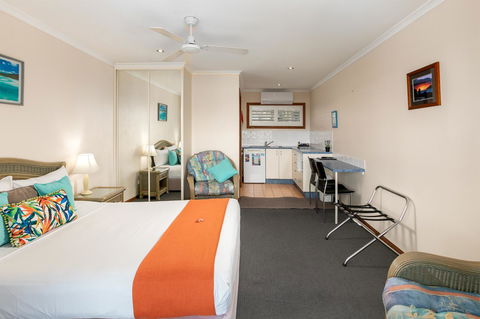 Sunlit Waters Studio Apartments - Accommodation Perth 14