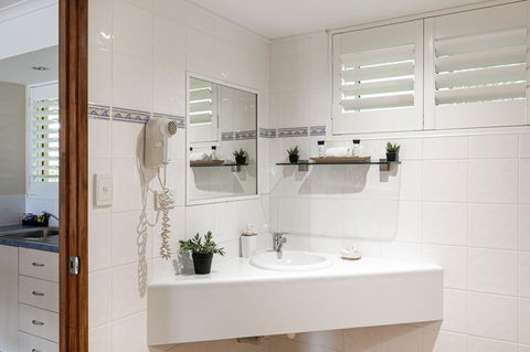 Sunlit Waters Studio Apartments - Accommodation Perth 26