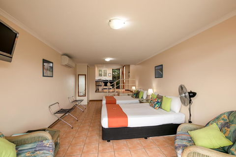 Sunlit Waters Studio Apartments - Accommodation Perth 30