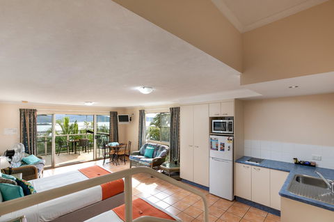 Sunlit Waters Studio Apartments - Accommodation Perth 38