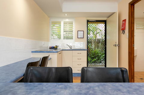 Sunlit Waters Studio Apartments - Accommodation Perth 28