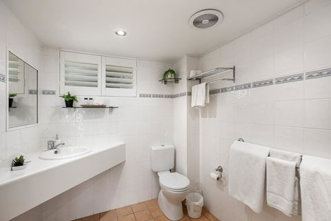 Sunlit Waters Studio Apartments - Accommodation Perth 36