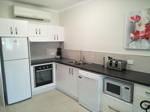 Airlie Seaview Apartments - Accommodation Perth 4