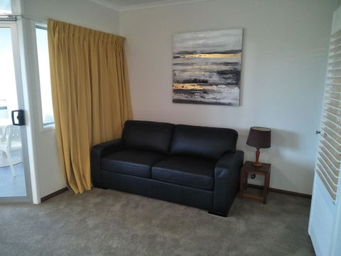 Airlie Seaview Apartments - Accommodation Perth 14