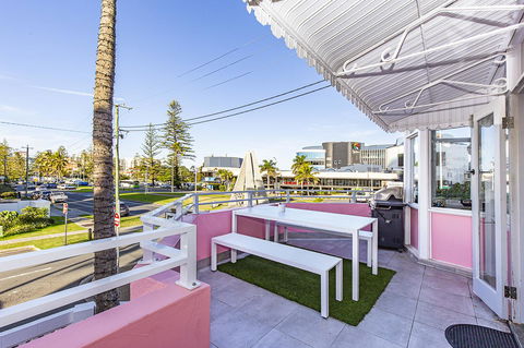 The Pink Hotel Coolangatta - Accommodation Perth 6