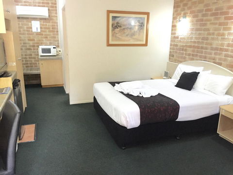 Country Gardens Motor Inn - Perth Resorts 10