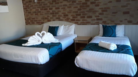Country Gardens Motor Inn - Perth Resorts 5