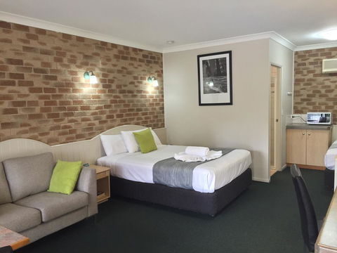 Country Gardens Motor Inn - Perth Resorts 8