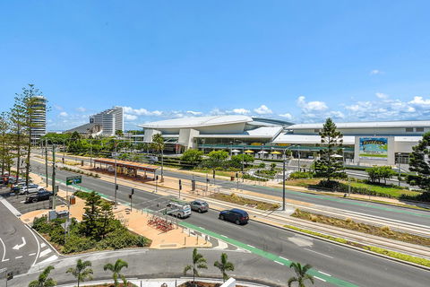 Qube Broadbeach Ocean View Apartments - Accommodation Perth 2