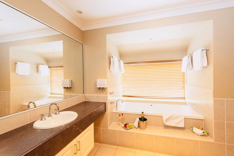 Ambassador On Ruthven - Accommodation Perth 8