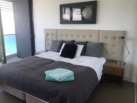 Luxury 3 Bedroom In Heart Of Broadbeach - Accommodation Perth 20