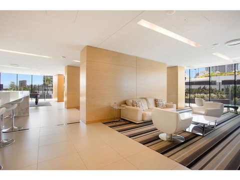 Luxury 3 Bedroom In Heart Of Broadbeach - Accommodation Perth 8