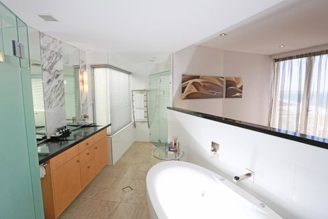 Oceans Mooloolaba - Accommodation Perth 2