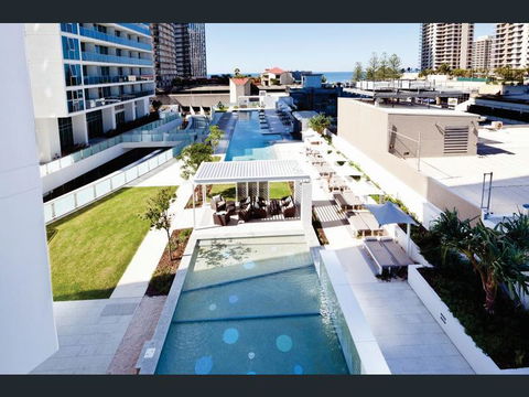 H Star Residences-- Paradise Stayz - Perth Resorts 4