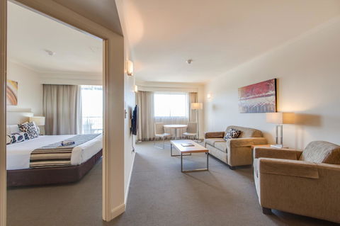 Central Cosmo Apartment Hotel - Accommodation Perth 2