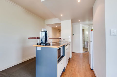 Central Cosmo Apartment Hotel - Accommodation Perth 10