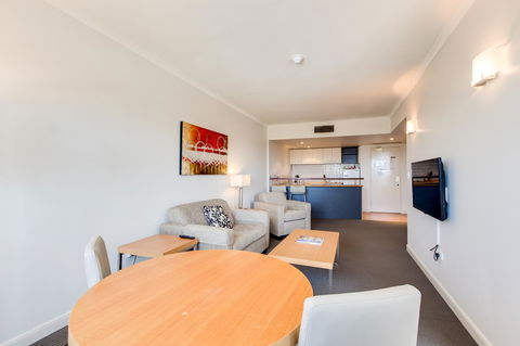 Central Cosmo Apartment Hotel - Accommodation Perth 25