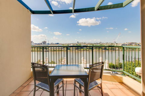 Central Cosmo Apartment Hotel - Accommodation Perth 24