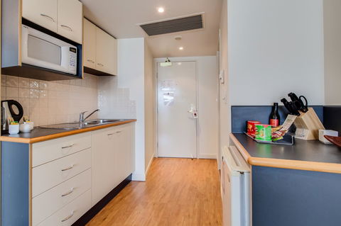 Central Cosmo Apartment Hotel - Accommodation Perth 18