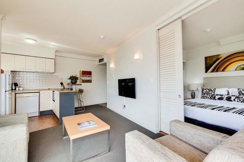 Central Cosmo Apartment Hotel - Accommodation Perth 29