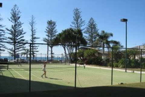 Burleigh Beach Tower - Perth Resorts 10